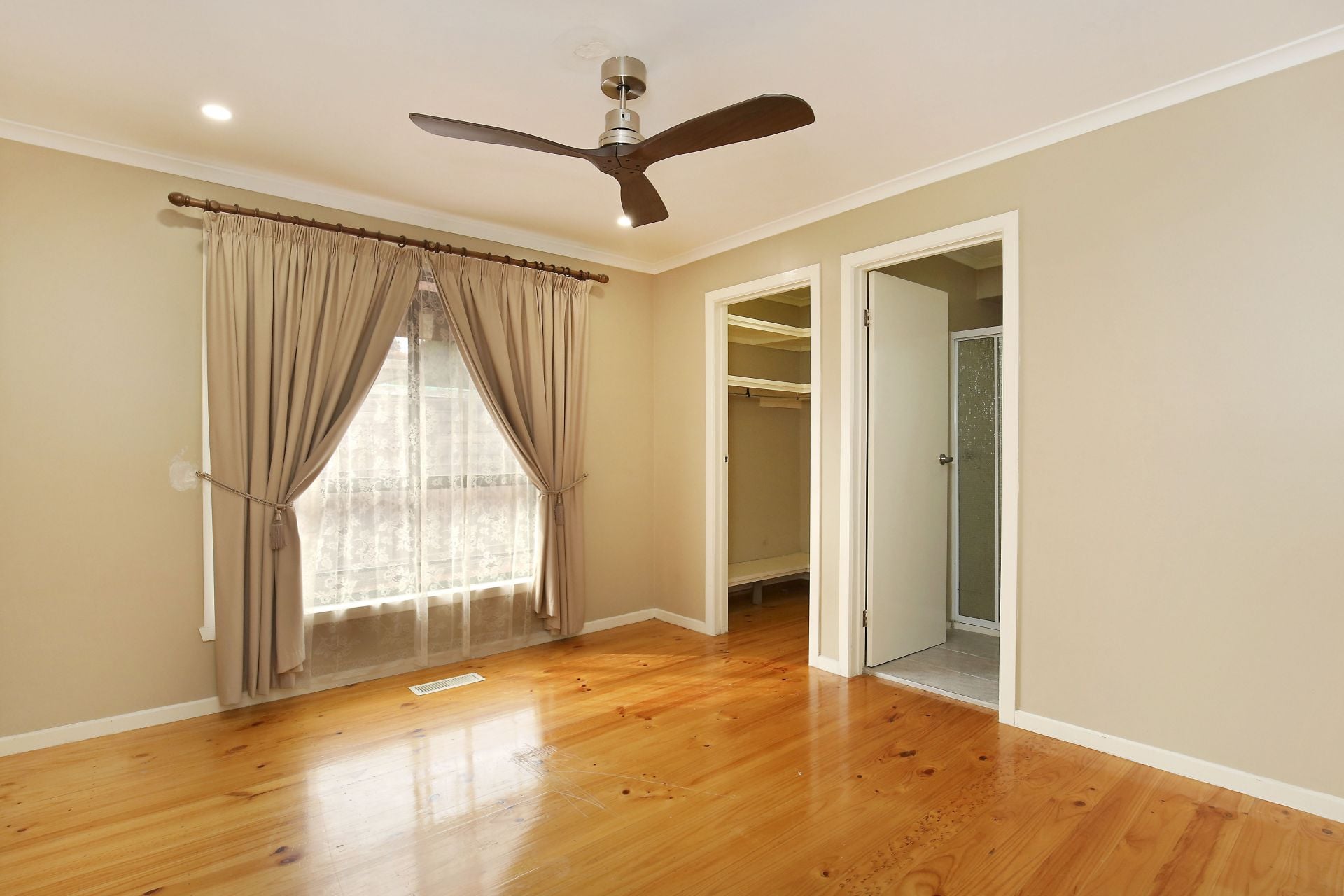 EASY LIVING, IDEAL LOCATION