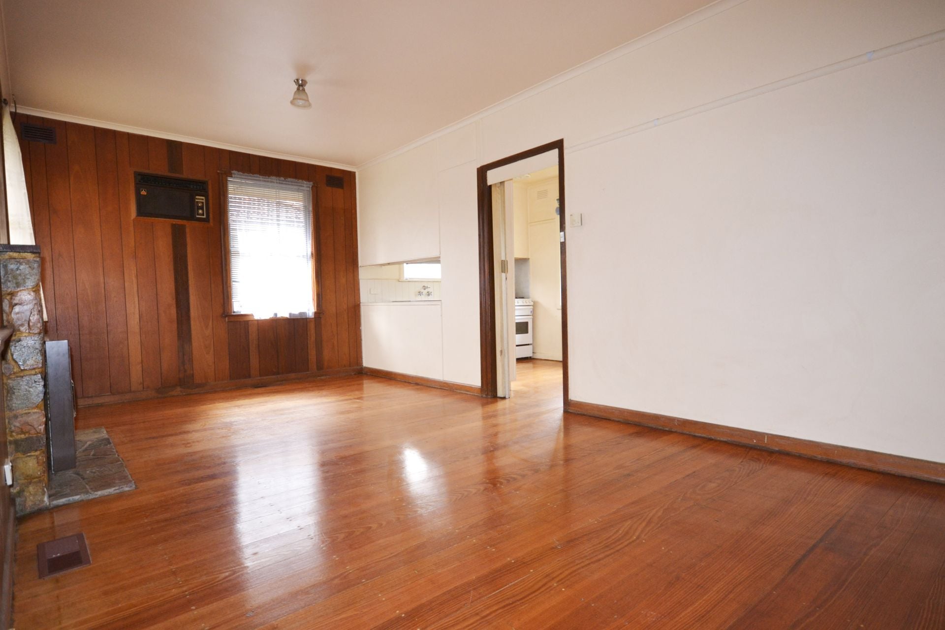 NEAT, TIDY AND READY TO MOVE IN