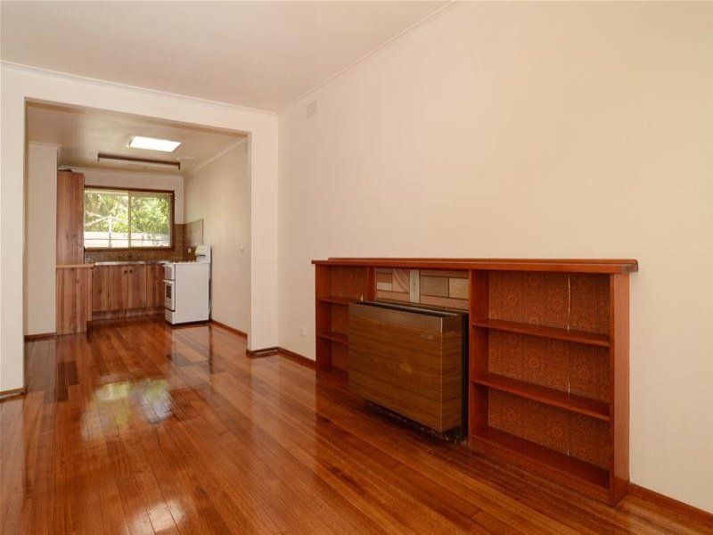 4/17 Lake Street, Reservoir