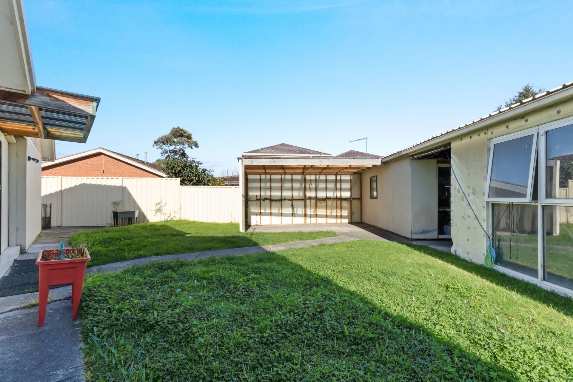 CONVENIENTLY LOCATED FOUR BEDROOM FAMILY HOME