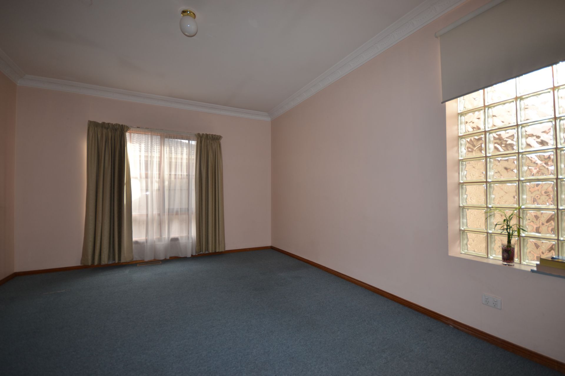 MASSIVE UNIT WONT LAST LONG AT THIS PRICE