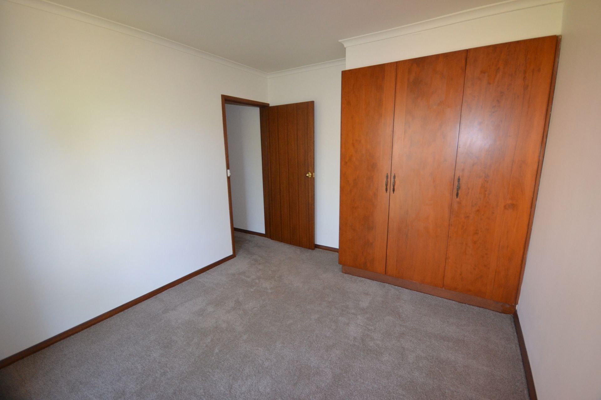 LARGE THREE BEDROOM RENOVATED UNIT IN GREAT LOCATION
