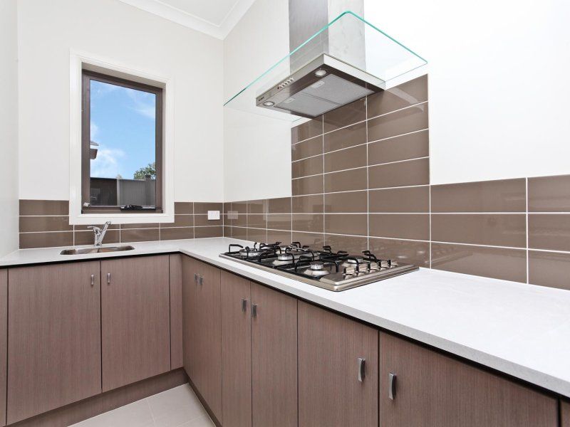 26 Brunton Avenue, Caroline Springs - Thumbnail 5