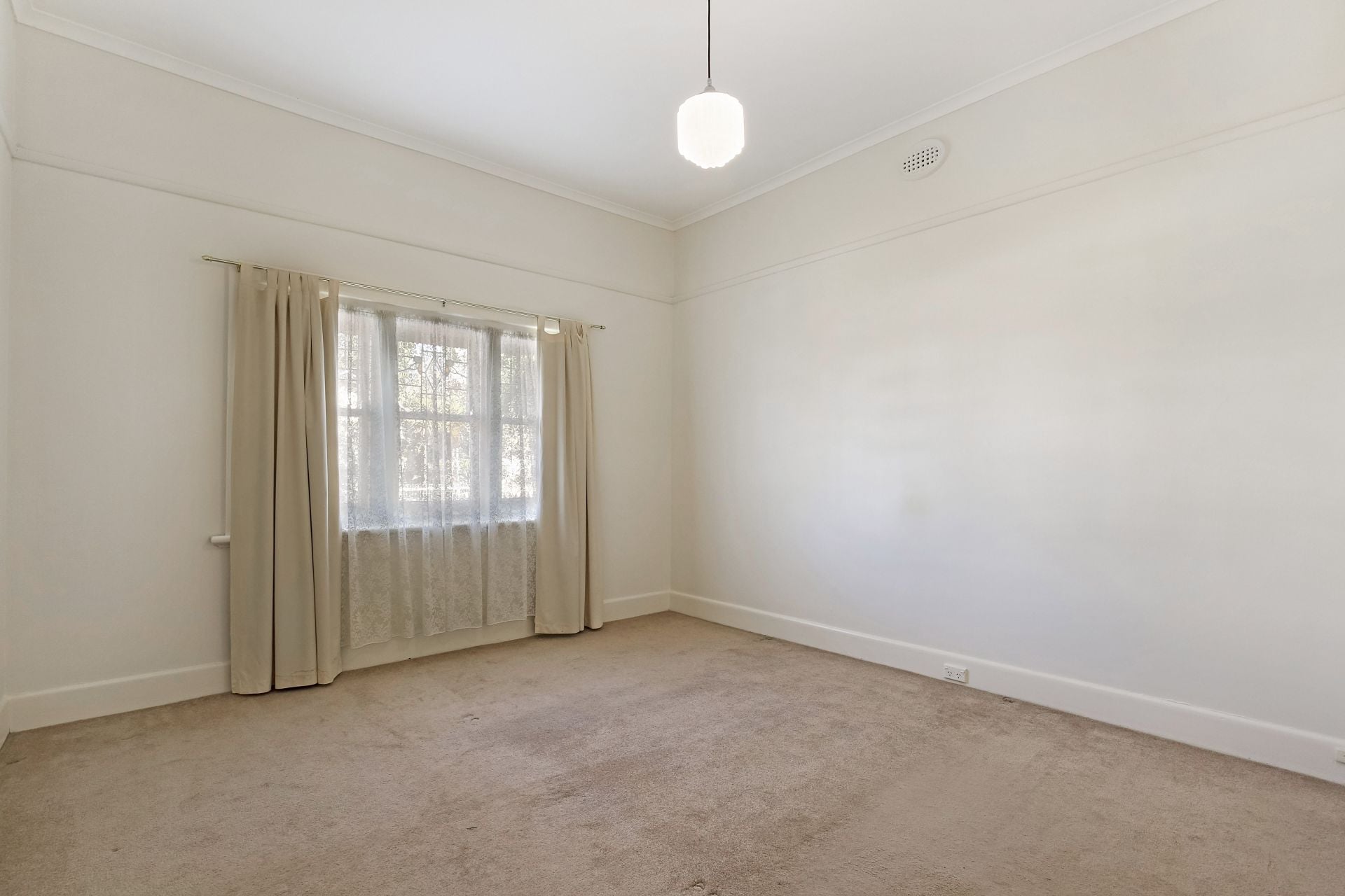 Exquisite 2 Bedroom Home in Superb Location
