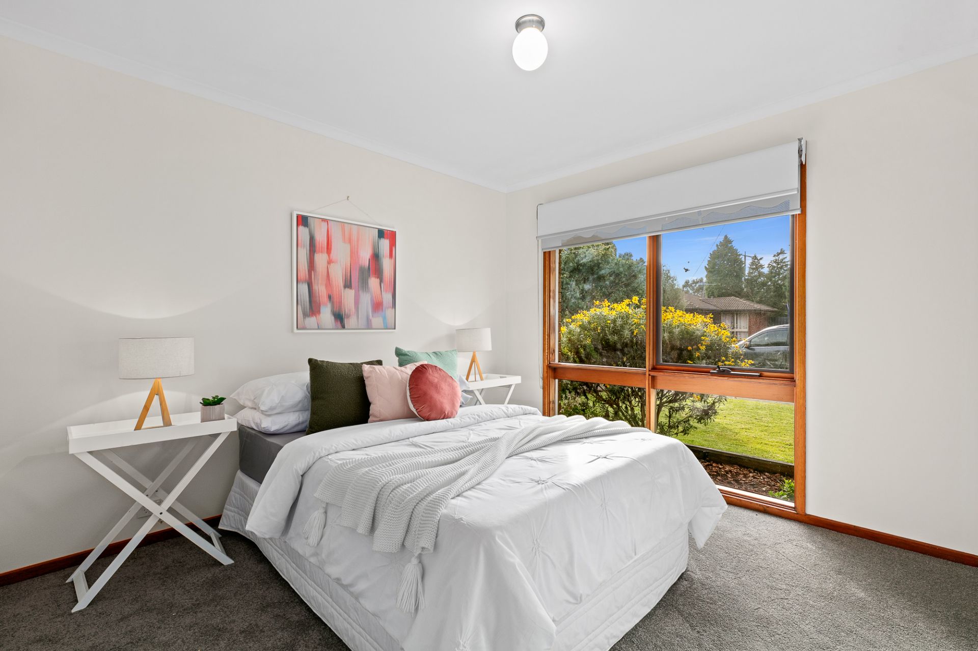 AN IMMACULATE 4 BEDDER