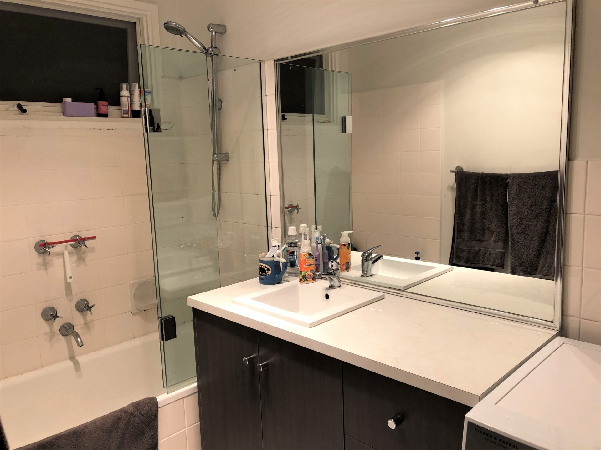 Perfectly Located 2 Bedroom Unit!!