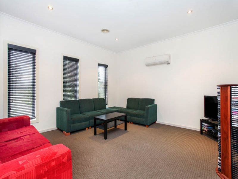 18 Stoke Heath Way, Caroline Springs - Thumbnail 4