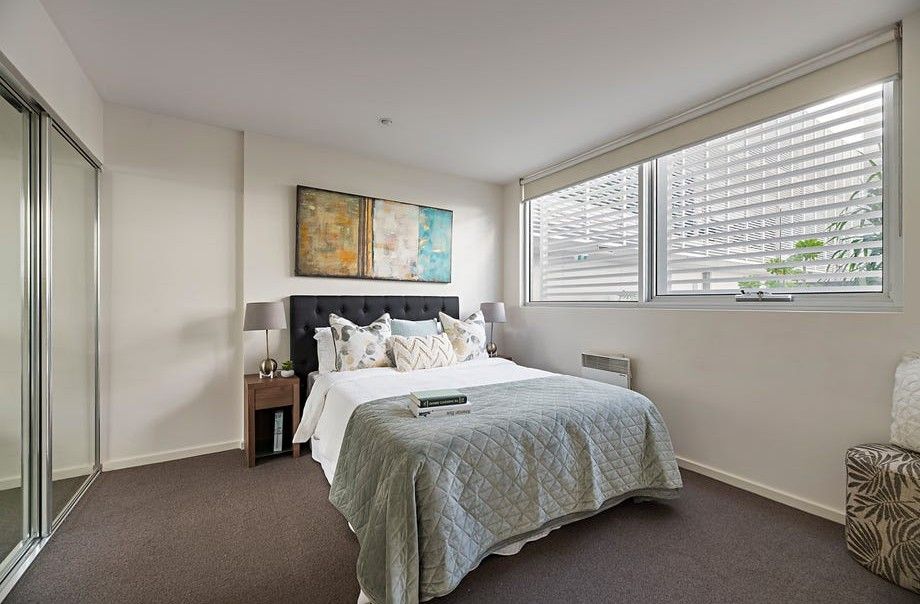 LIGHT-AND-BRIGHT APARTMENT LIVING