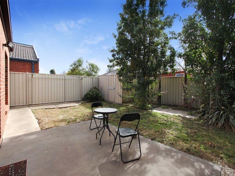 10 Cleland Way, Caroline Springs - Thumbnail 8