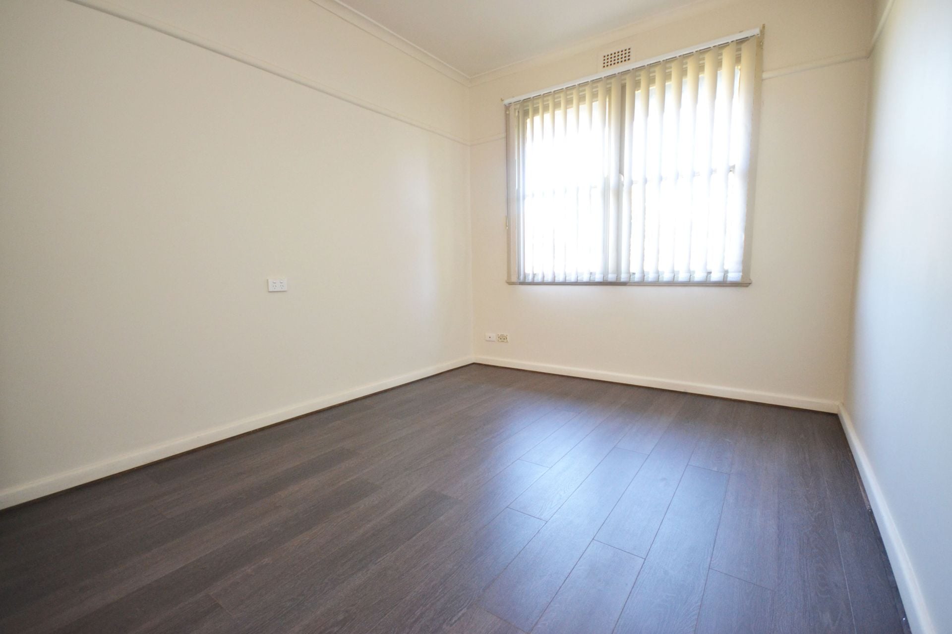 FABULOUS LOCATION & PRICED TO PLEASE