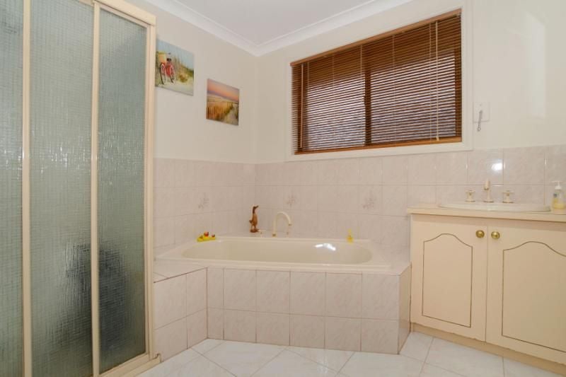 PICTURESQUE LIVING AT ITS FINEST !!!   ***GARDENER INCLUDED***