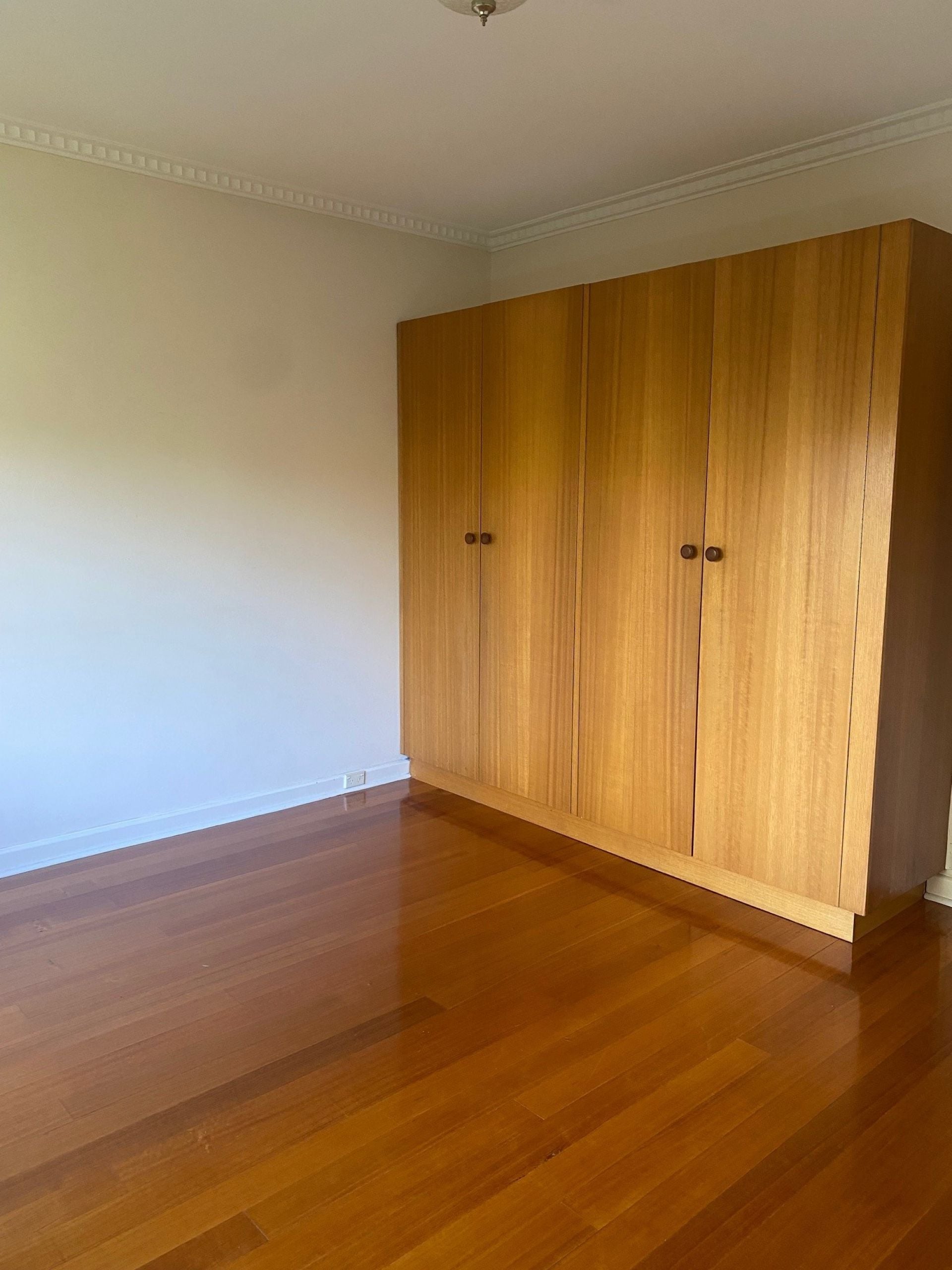 Perfect Location! 2 Bedroom in heart of Ivanhoe