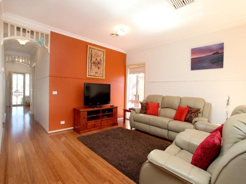 17 Macedon Close, Caroline Springs - Thumbnail 3