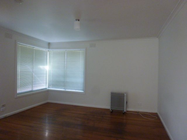 Freshly painted and perfectly located!