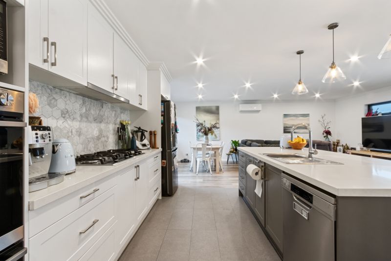 33 Buckmaster Drive, Mill Park