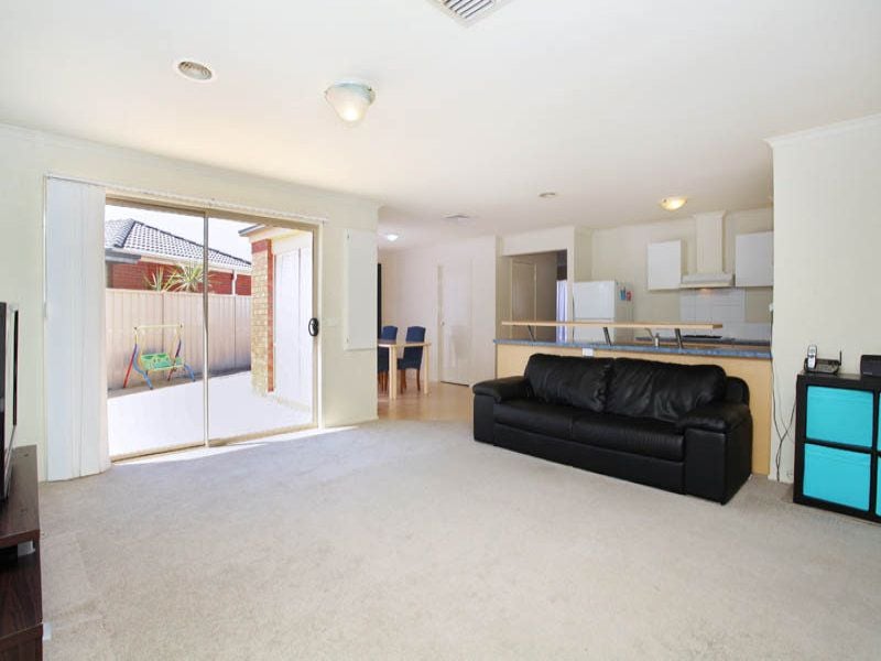19 Daintree Retreat, Caroline Springs - Thumbnail 4