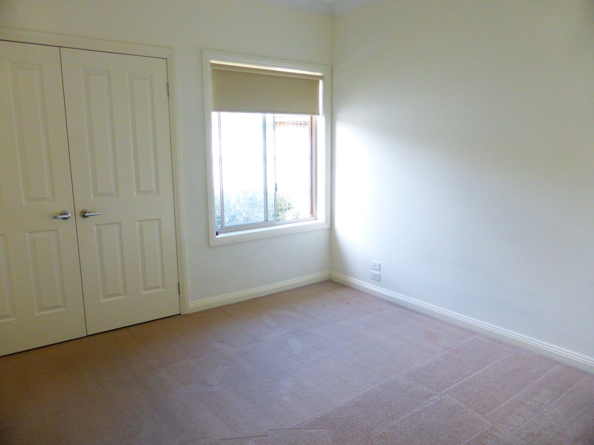 Immaculate 3 bedroom unit for filling all your desires!