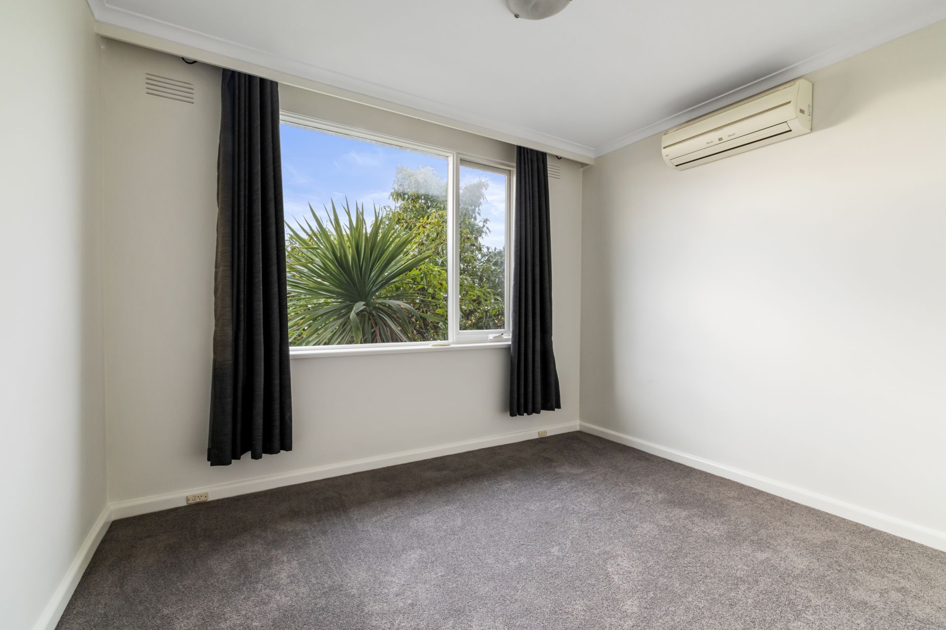 Freshly Updated Apartment in Prime Essendon Location