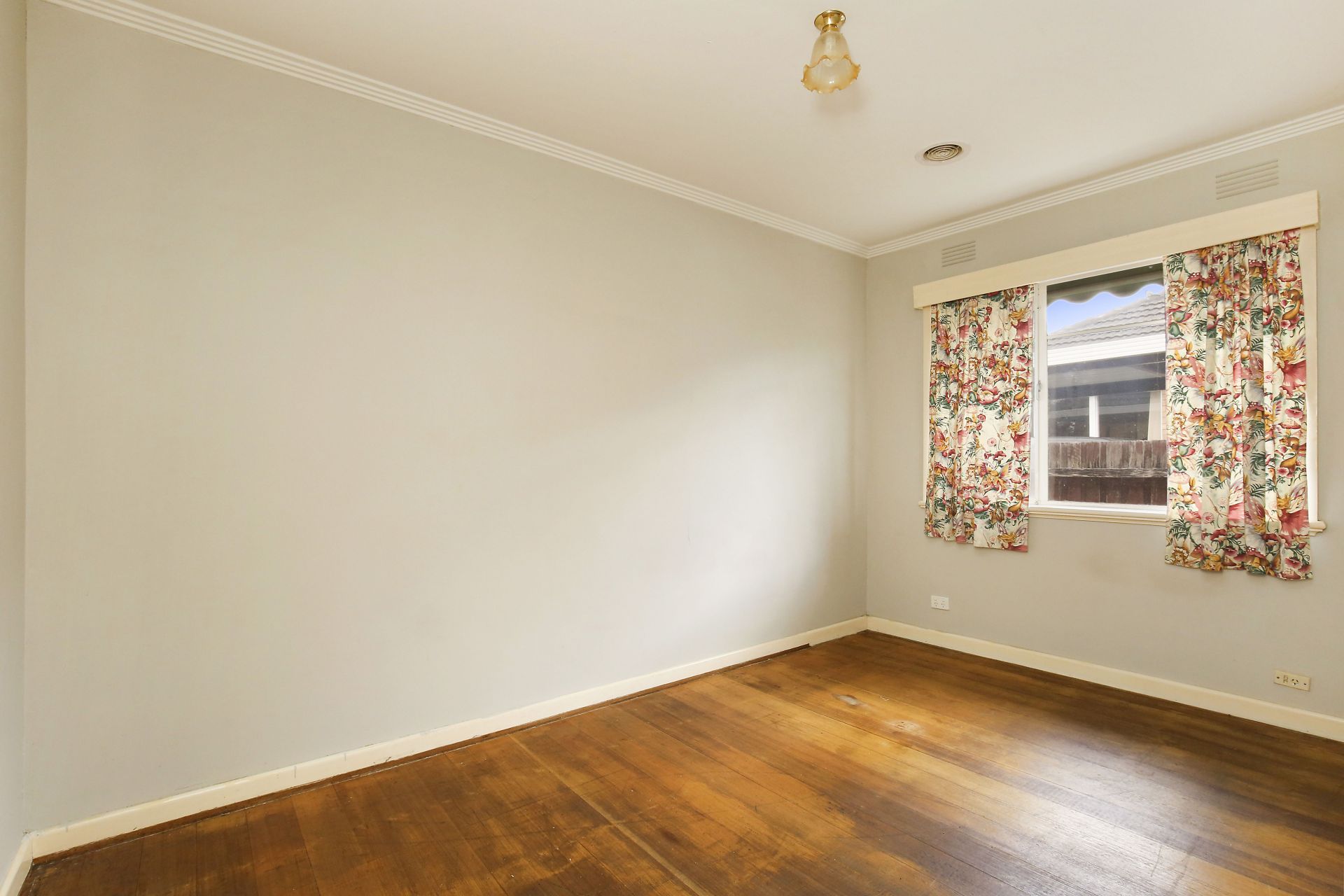 WHEN PRICE TAG & LOCATION MATTER   *Insp Sat 8th Dec @ 9:45am*