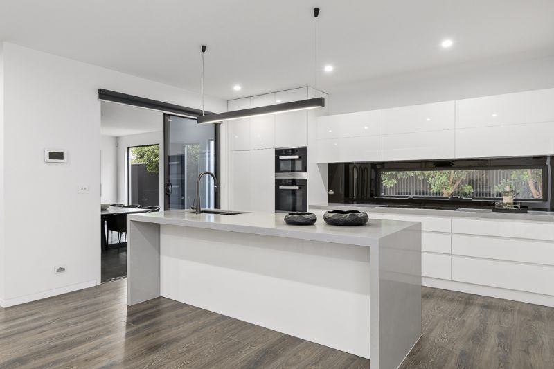 20 Marine Parade, Caroline Springs - Thumbnail 4