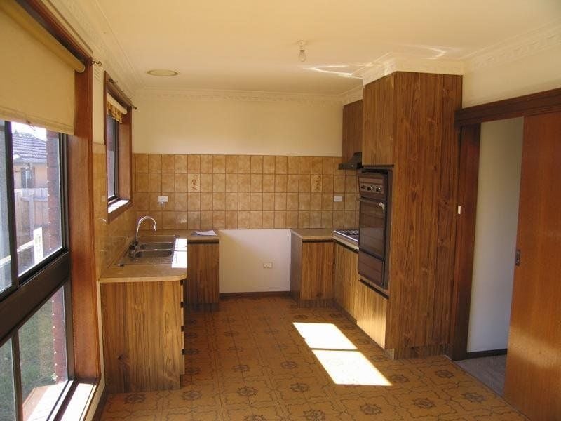 3/3 Smith Street, Reservoir