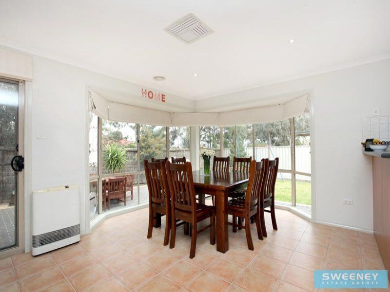 18 Broadhurst Way, Caroline Springs - Thumbnail 5