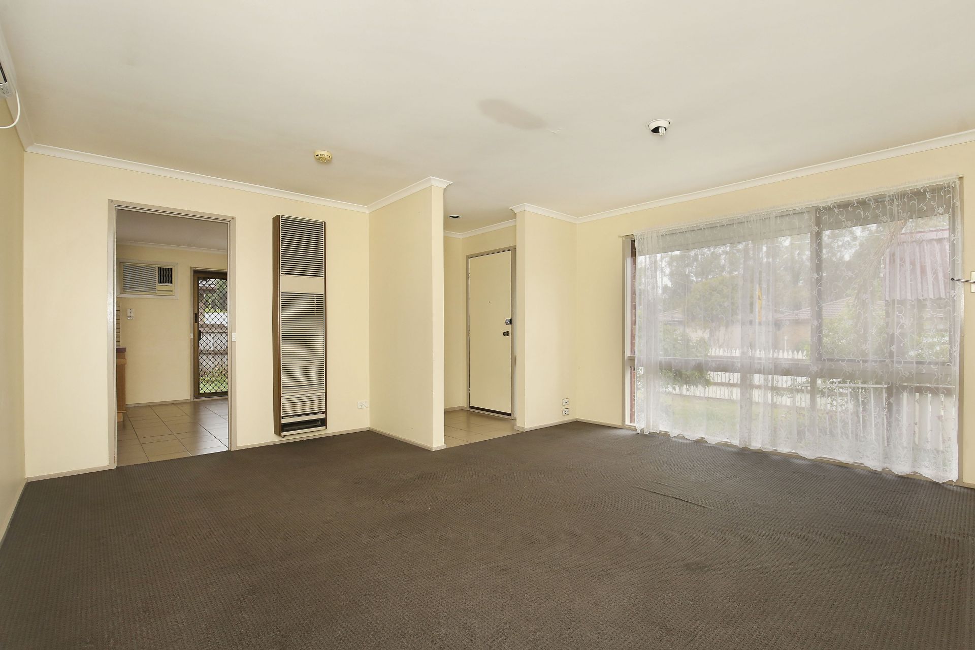 CONVENIENTLY LOCATED WITH A LARGE YARD   *Insp Sat 10th Nov @ 10:00am*