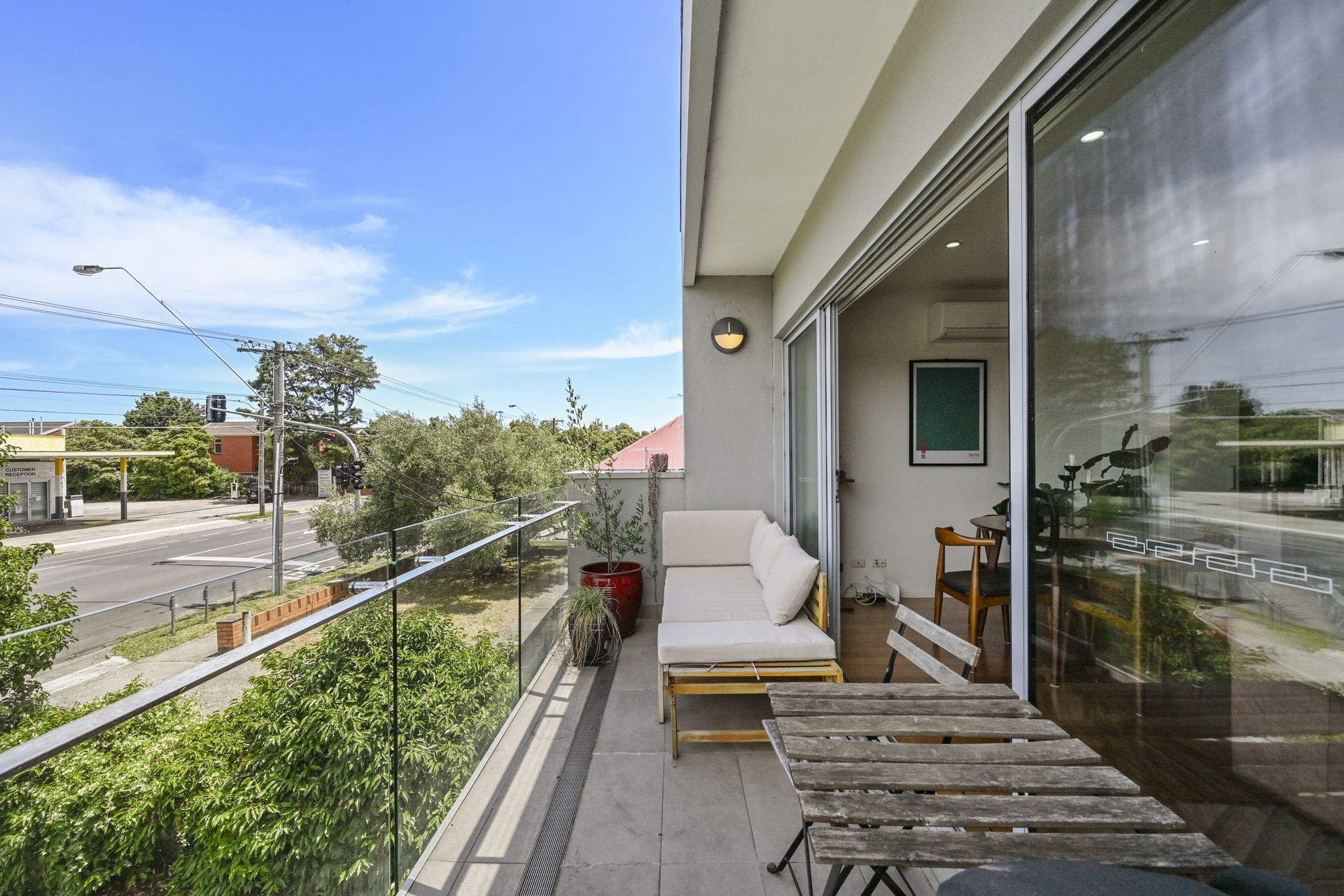 Stunning Centrally Located Apartment!
