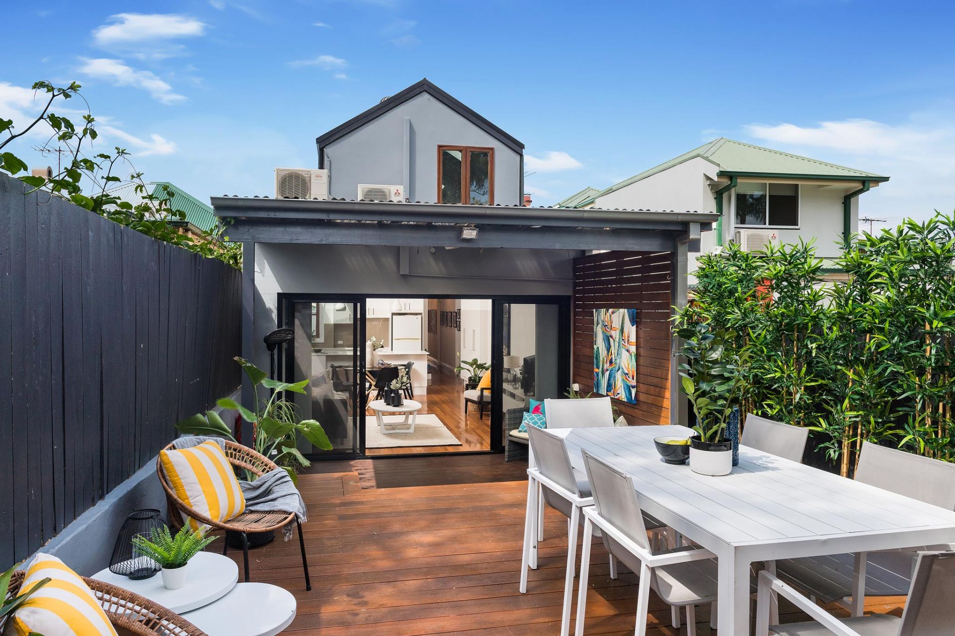 Easycare Entertainer with Light, Style and Quality