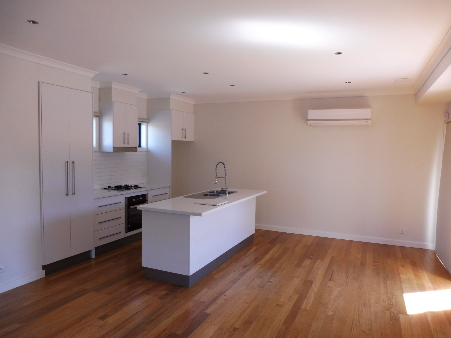 PRIME LOCATION & CLOSE TO ALL AMENITIES
