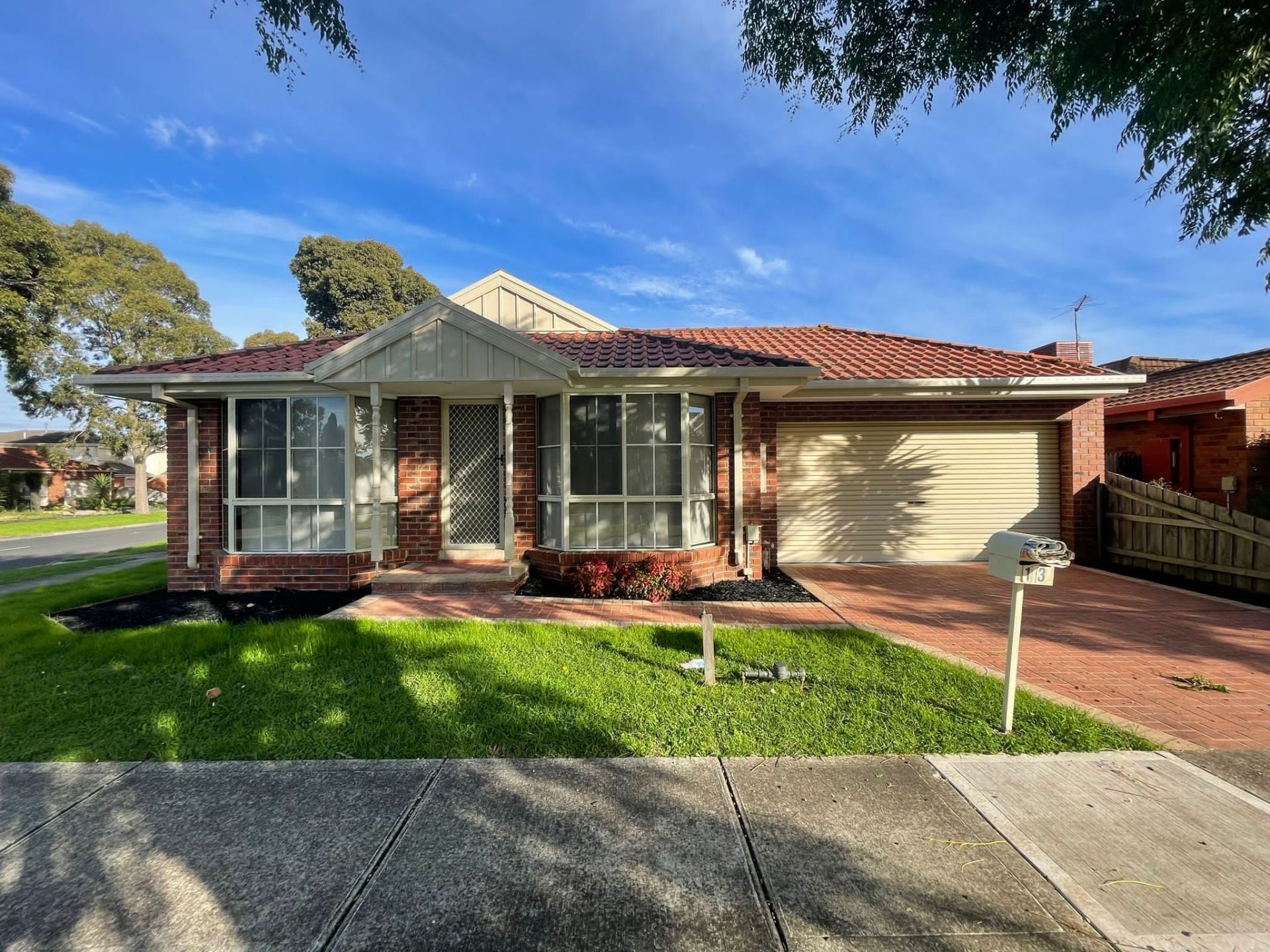 Affordable, Low Maintenance & Double Garage...
