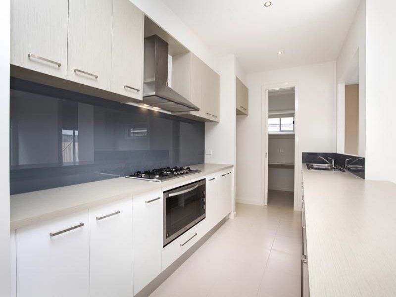 111 Oakview Parade, Caroline Springs - Thumbnail 3