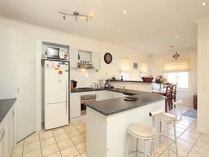 15 Emerald Court, Caroline Springs - Thumbnail 3