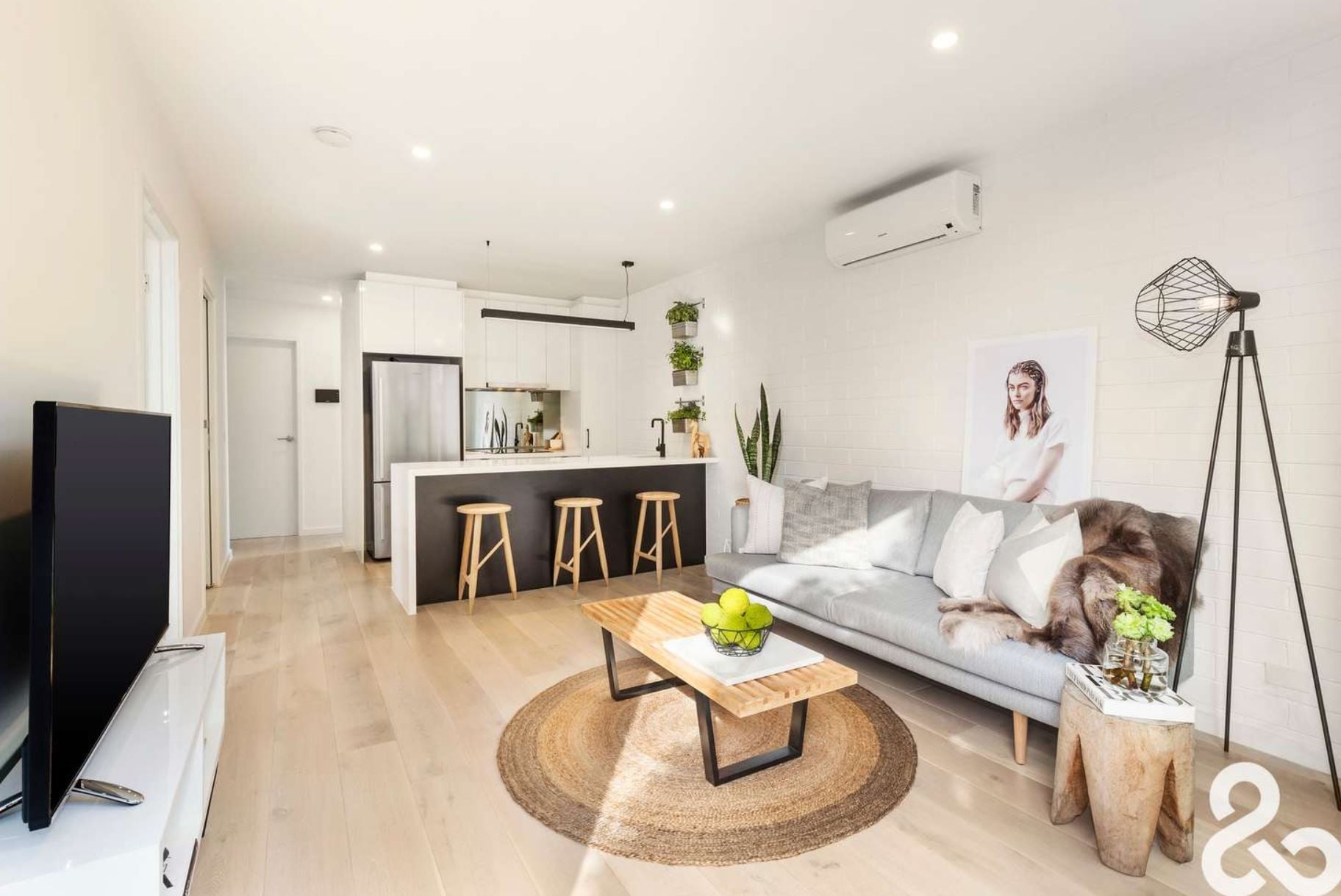 MODERN INNER NORTH LIVING