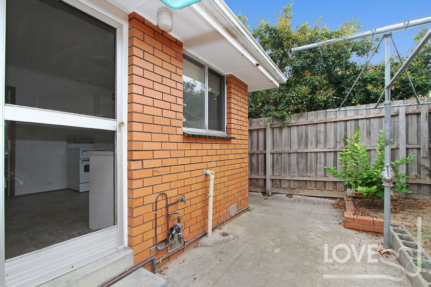 LOCATED IN QUIET STREET!