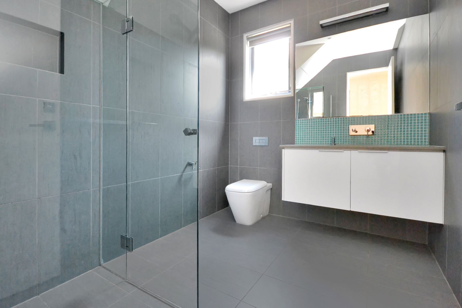 EXQUISITE ELEGANCE IN THE HEART OF THORNBURY