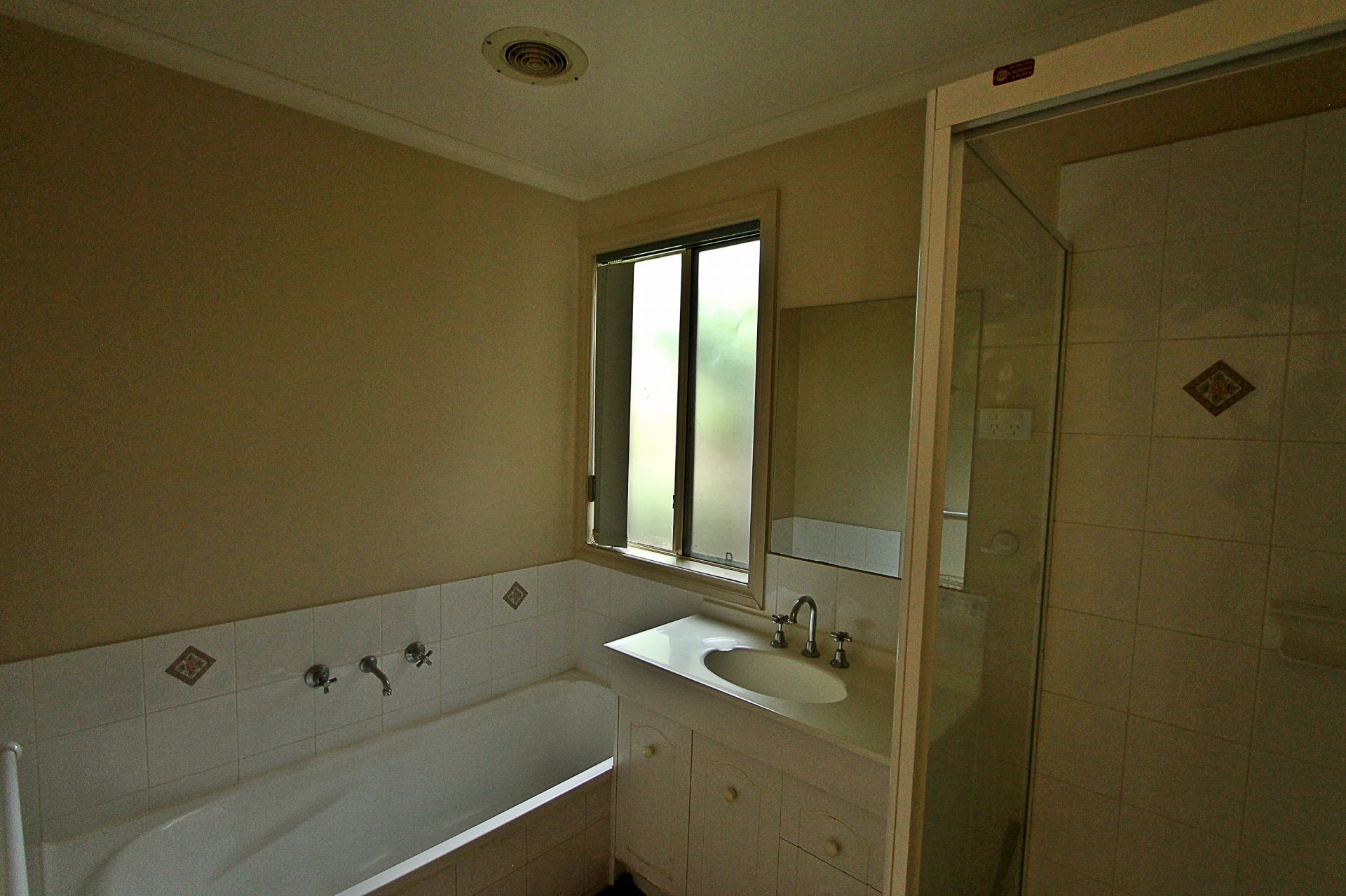 Centrally Located & Cosy Family Home!