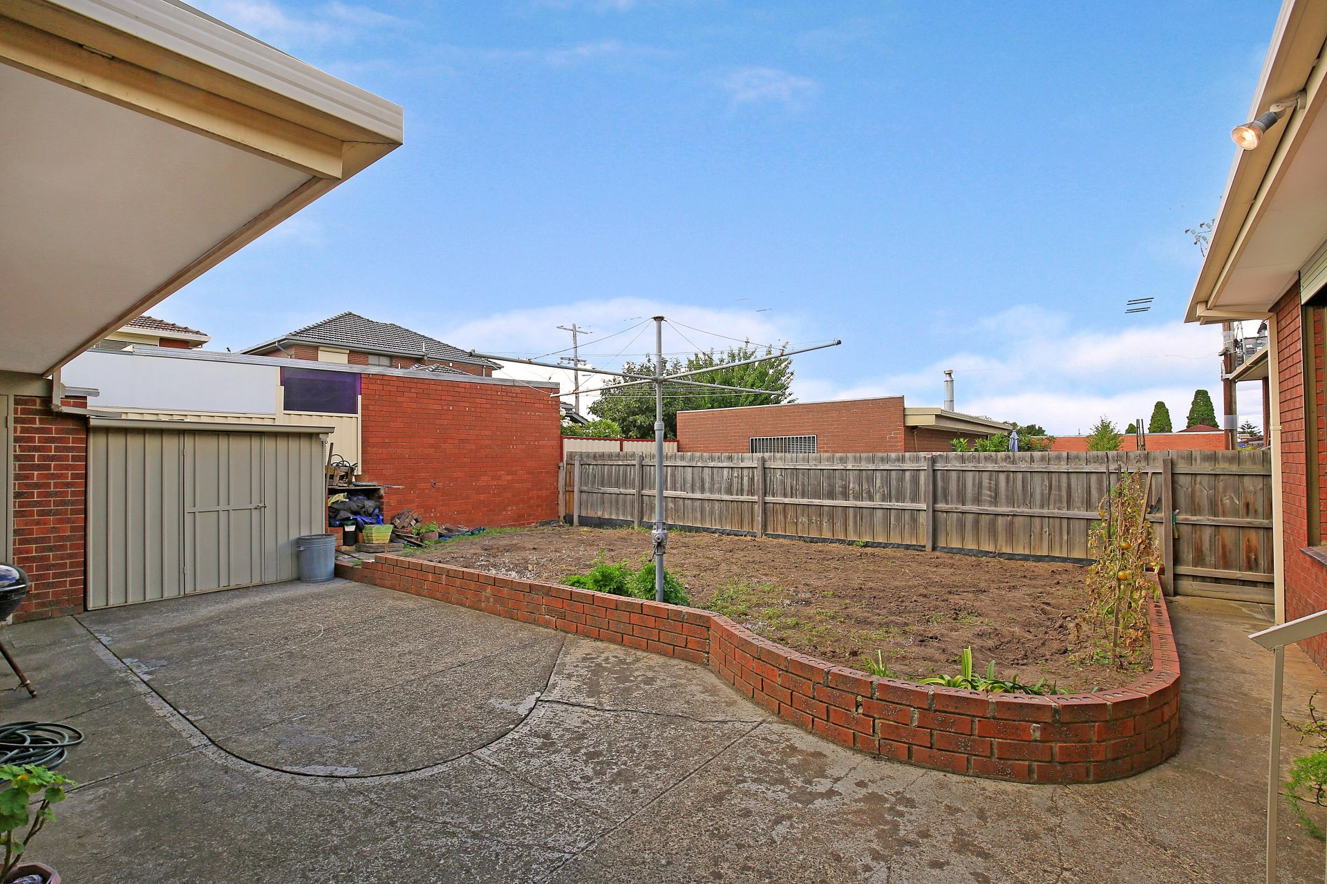 30 SQUARES UNDER ROOF LINE PLUS DOUBLE GARAGE