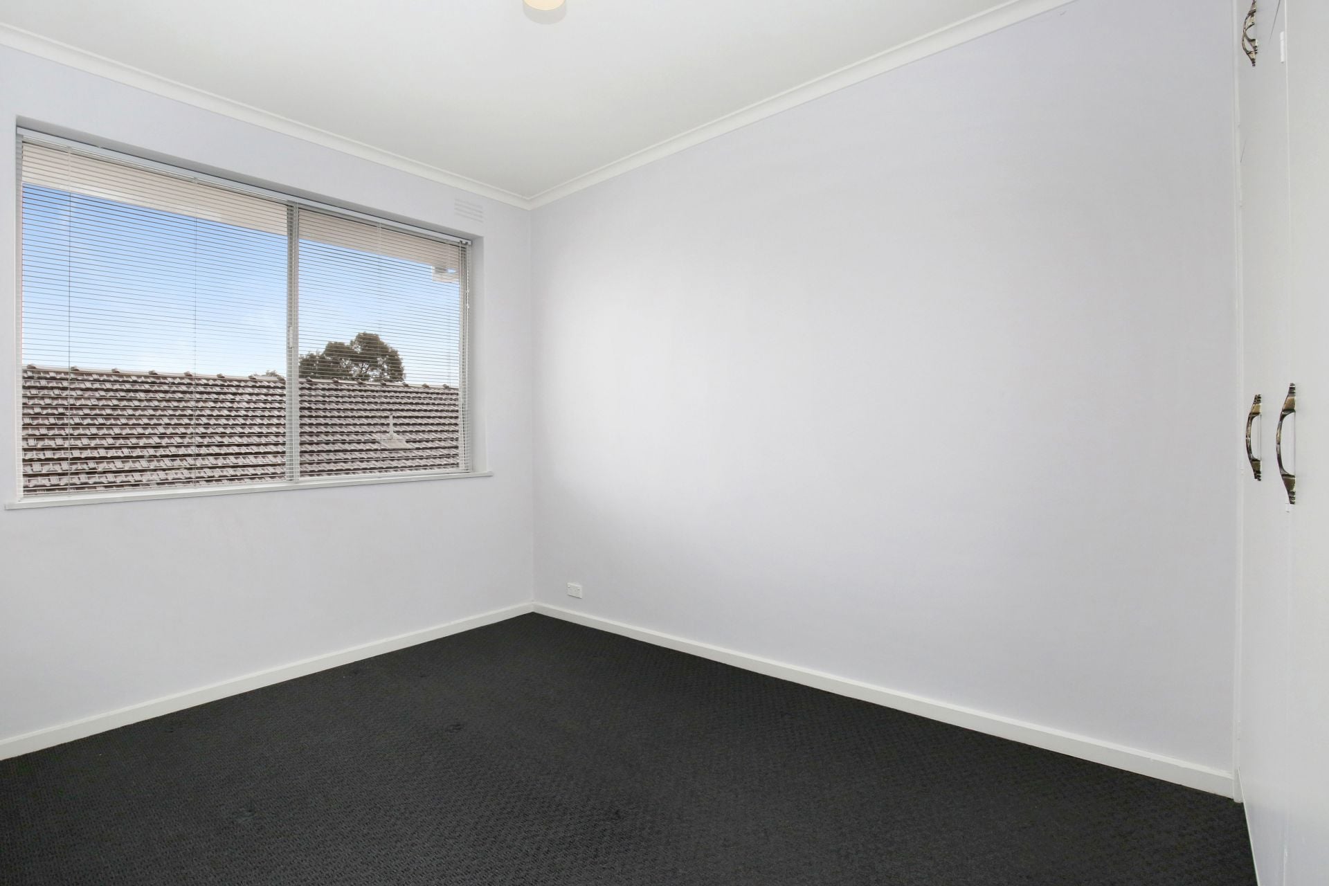 Spacious Two Bedroom Apartment in Great Location!
