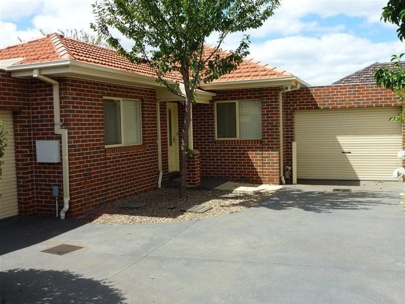 Low Maintenance Living In Reservoir!