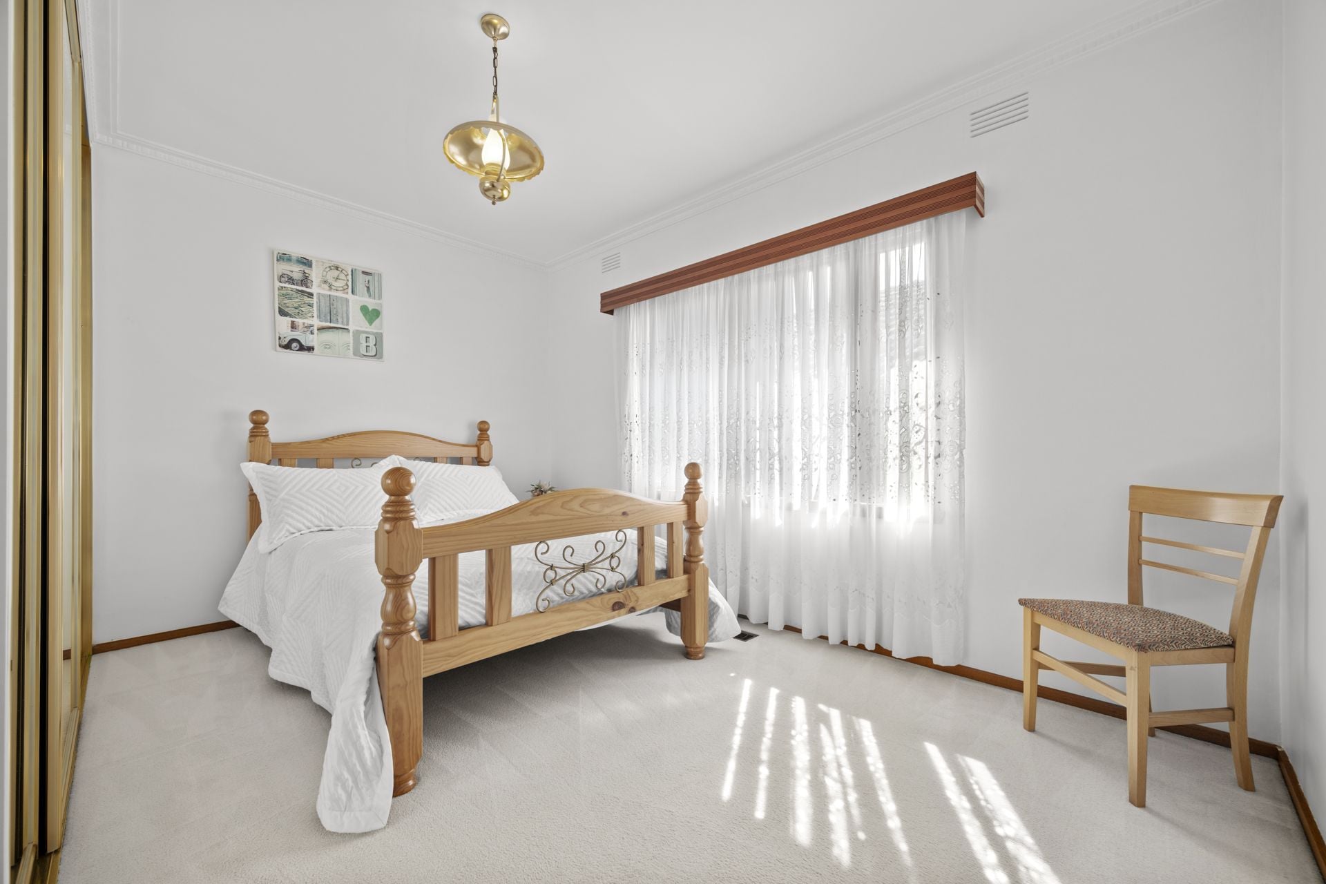 Light, Bright And Perfectly Presented!