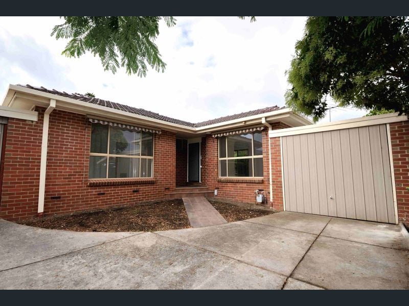 WALK TO SHOPS AND SIMPSON BARRACKS