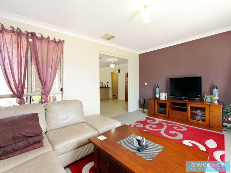 8 Hascombe Drive, Caroline Springs - Thumbnail 4