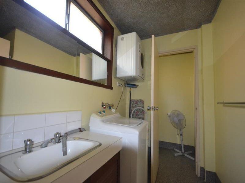 SECOND FLOOR BRUNSWICK APARTMENT
