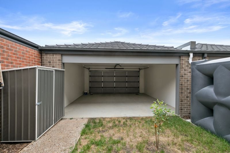 12/2 Westonbury Drive, Truganina