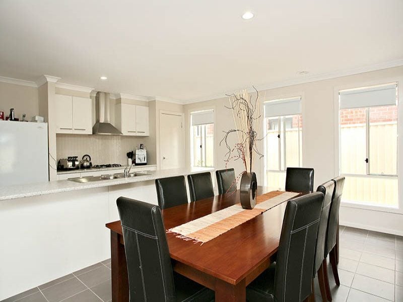 6 Reefton Circuit SOUTH MORANG, South Morang - Thumbnail 6