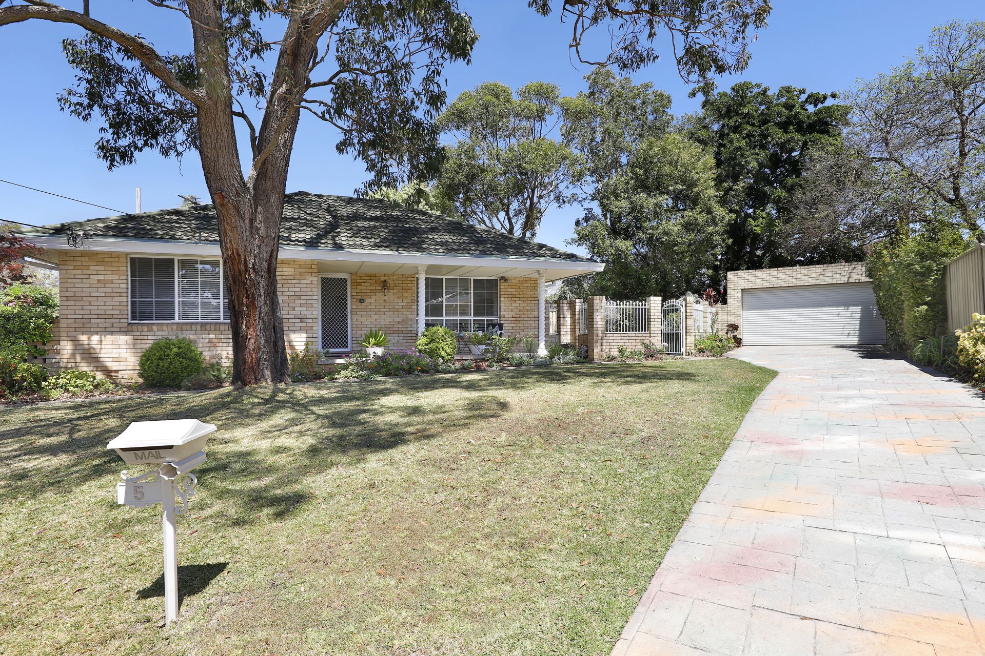 5 Deakin Place, Kirrawee, Kirrawee - Thumbnail 2