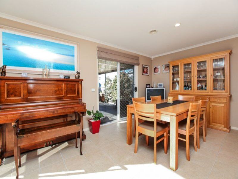 4 Maitland Place, Caroline Springs - Thumbnail 6