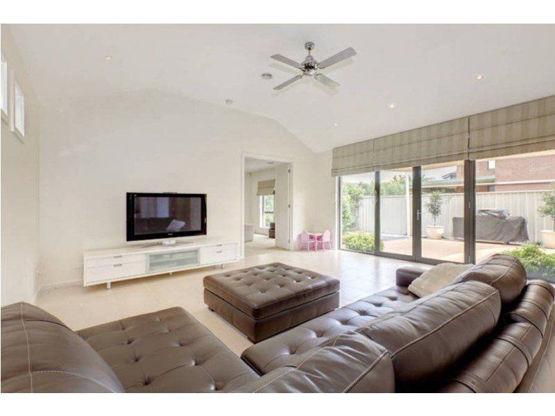 21 Cairn Curran Terrace, Caroline Springs - Thumbnail 4