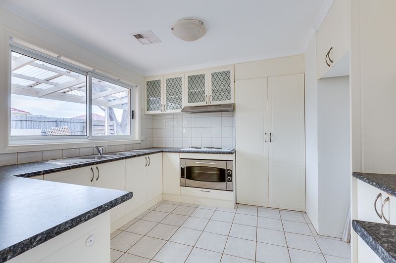 146 Underbank Boulevard, Bacchus Marsh - Thumbnail 3